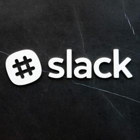 Slack logo sort marmor